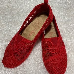 👟🎈Slip-on Shoes 👟🎈Red in color, size 6/7